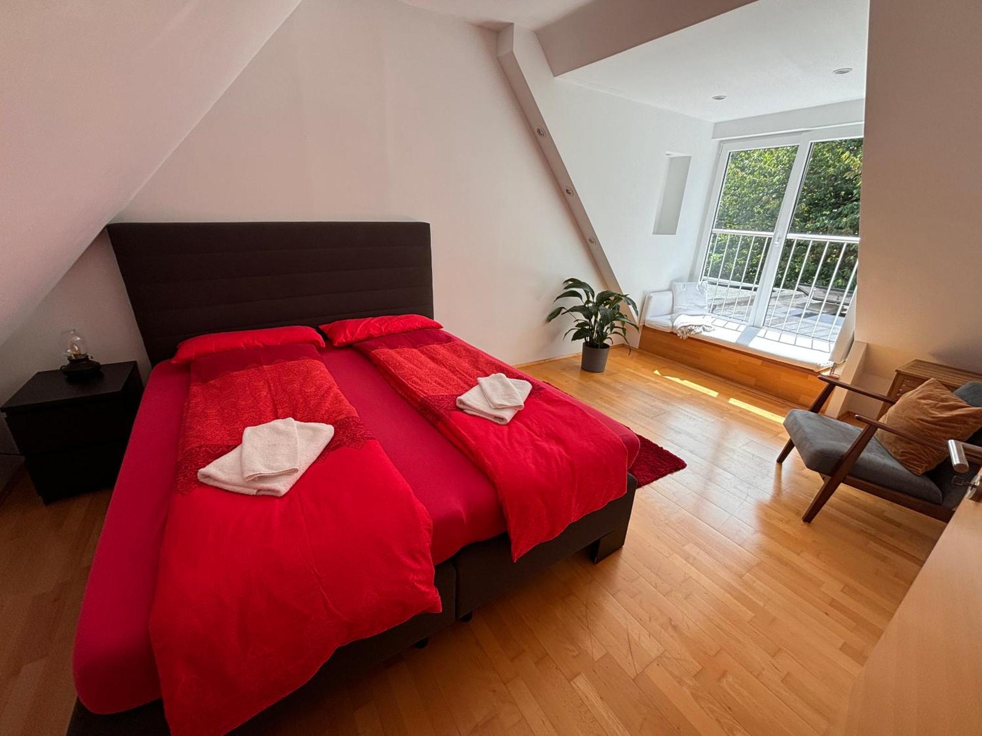Messe, Uniklinikum, Grugapark - Charmante Wohnung Mit Dachterrasse In Guter Lage Essen Exterior foto