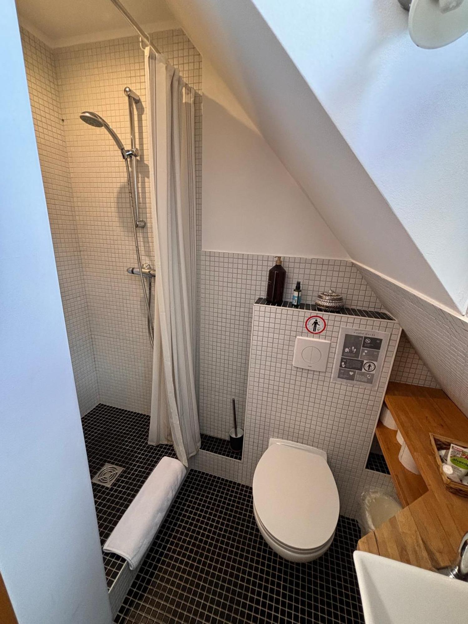 Messe, Uniklinikum, Grugapark - Charmante Wohnung Mit Dachterrasse In Guter Lage Essen Exterior foto